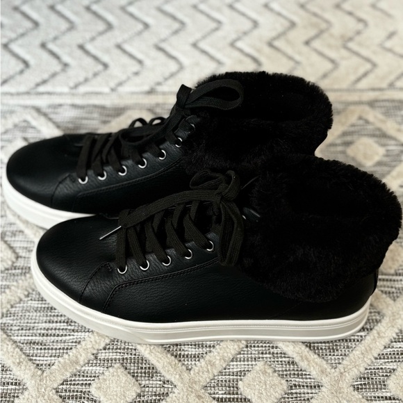 NWOT UGG KOOLABURRA SUNDELL BLACK FUZZ CHUCKA ANKLE BOOTS FAUX FUR SZ 9 - Picture 6 of 13